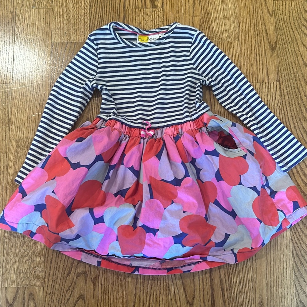 Mini Boden heart pocketed dress size 4-5